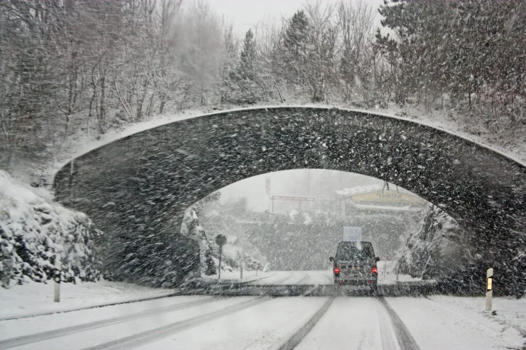 How to Drive in Snow on Highways and City Roads